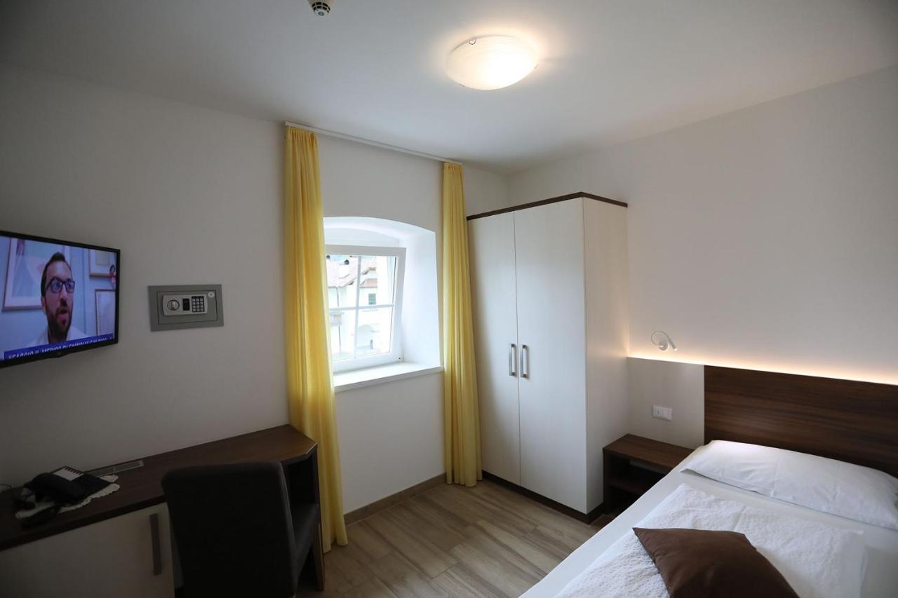 Hotel Stampfer B&B Laives Exteriör bild