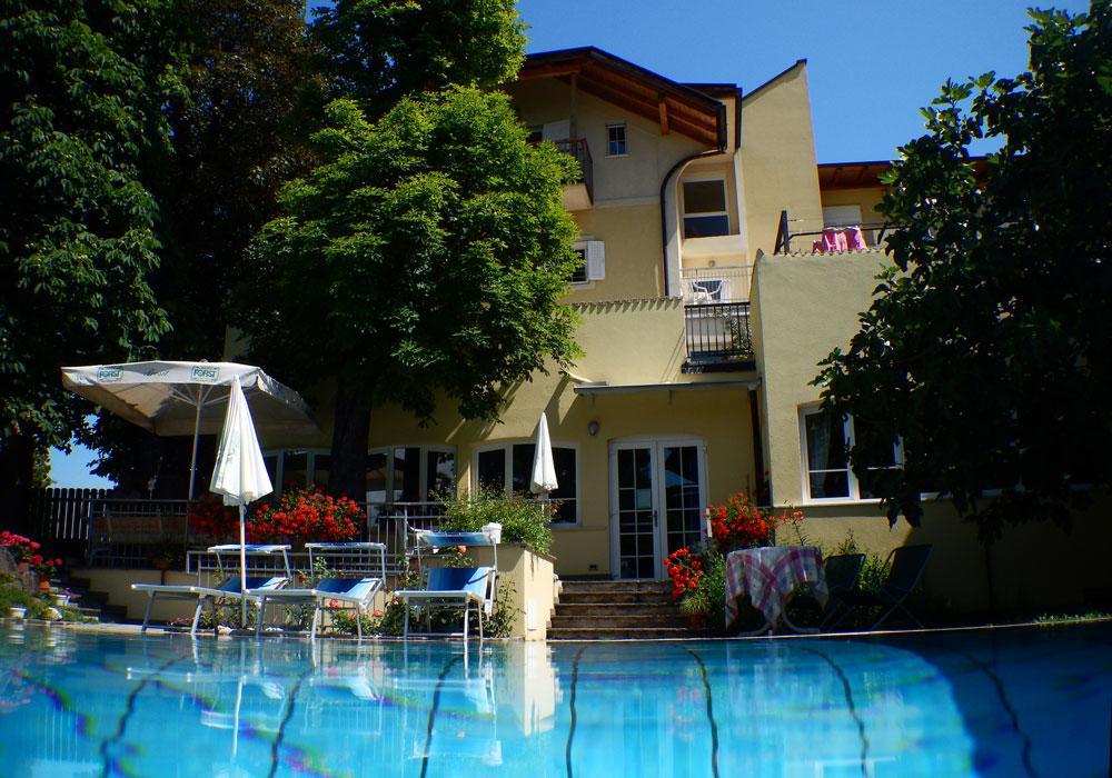Hotel Stampfer B&B Laives Exteriör bild